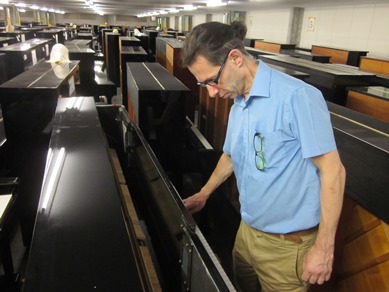 Yamaha U1H piano